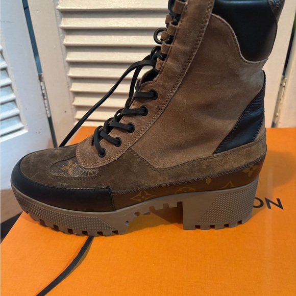 “Authentic Louis Vuitton Combat Boots – Size 38 & half - Picture 14 of 16